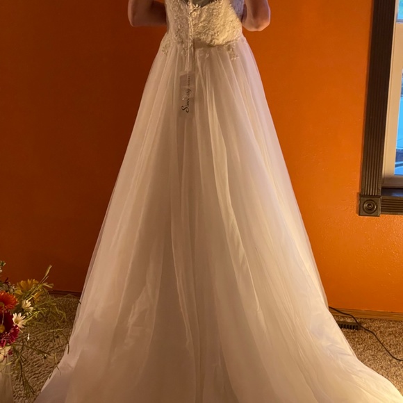 Wedding Dress - New With Tags - Picture 2 of 7